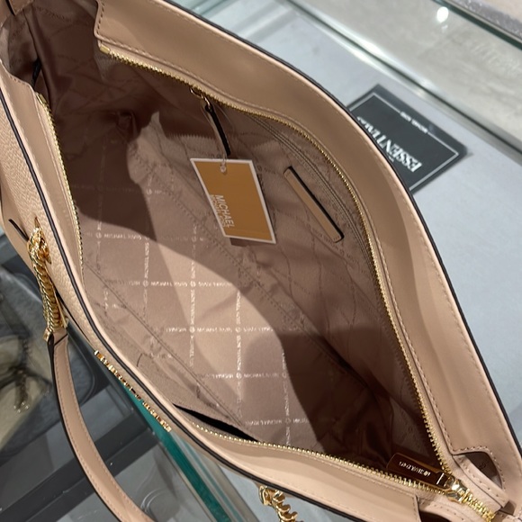 MICHAEL KORS
Jet Set Medium Front Zip Pebbled Leather Chain Tote Bag
Buff
NWT - Picture 8 of 16